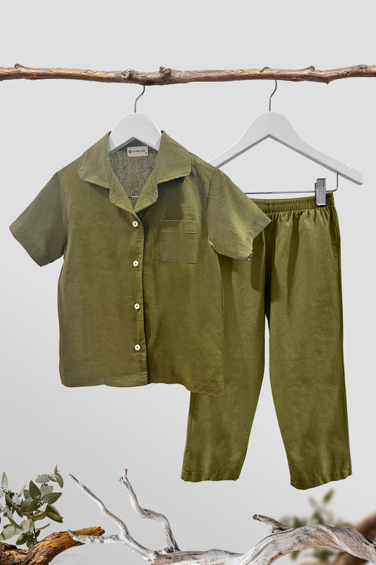 Garden Play (Olive Tone)