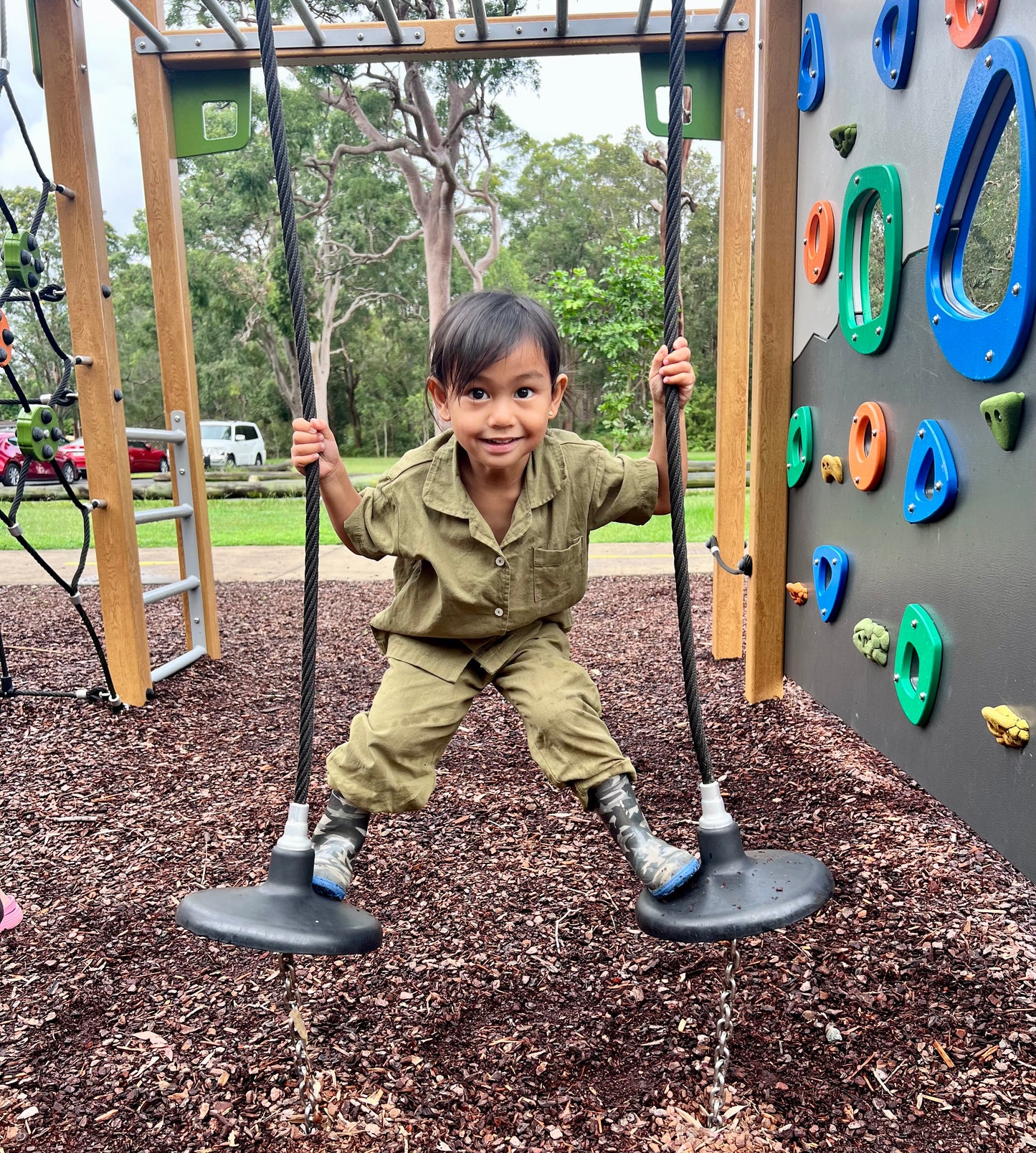 Garden Play (Olive Tone)